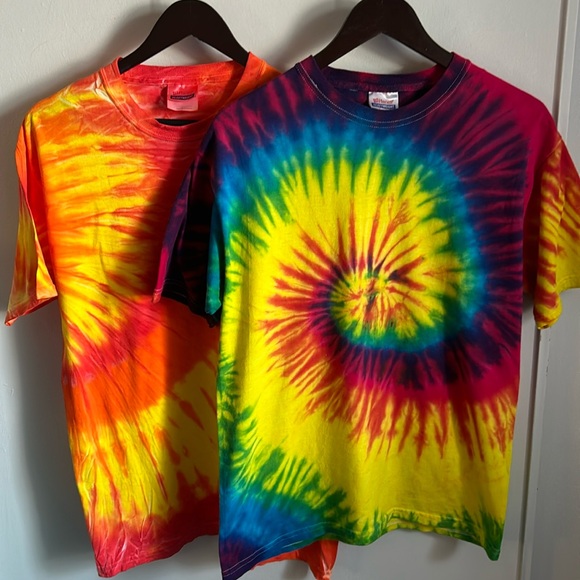 Set of 2 Tie Dyed Retro Hanes Heavyweight Preshrunk Cotton Short Sleeve Tees - Picture 1 of 8